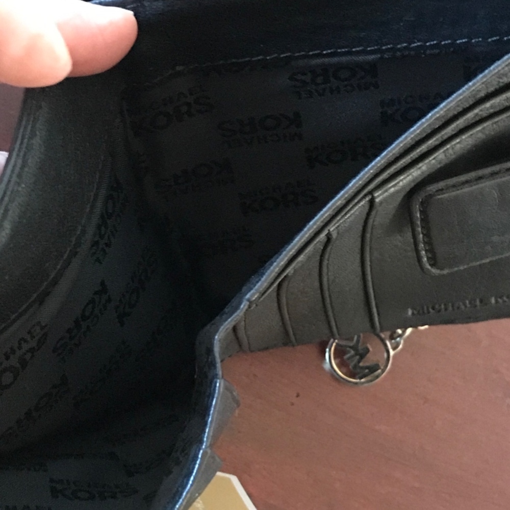 MK Wallet - Picture 7 of 7